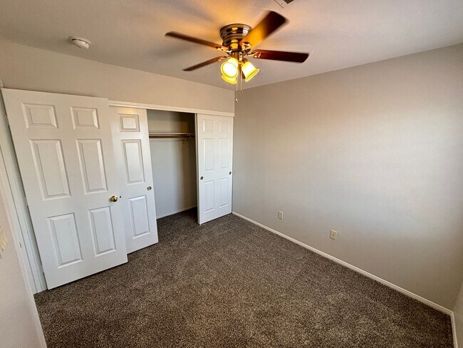 Building Photo - Beautiful 4Bed/3Bath/2Car residence located in Summerlin near Town Center Drive