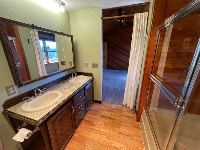 Building Photo - Custom Rustic 4-Bdr on beautiful 5 acres with Greenhouse in Sisters!