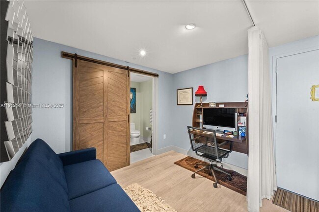 Building Photo - 121 NE 34th St