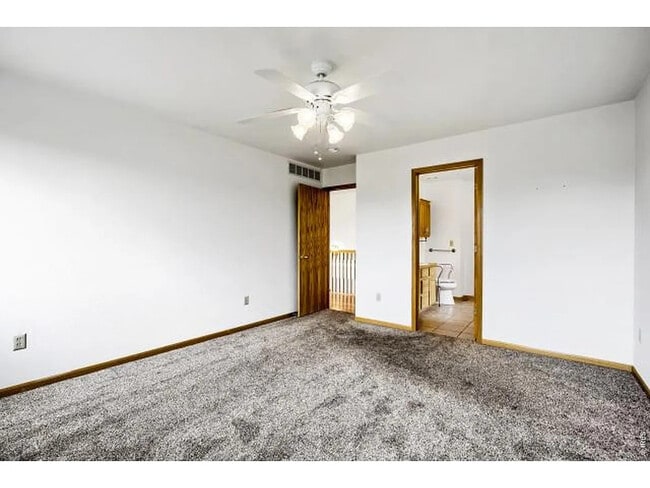 Building Photo - 557 Trailwood Cir