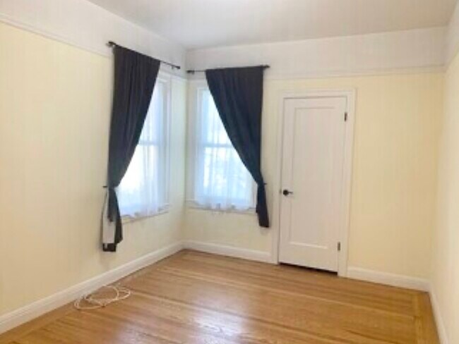 2nd bedroom - 2814 Baker St