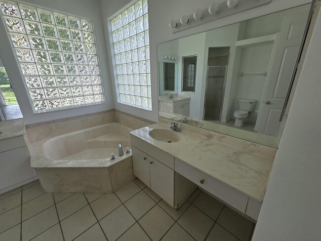 Building Photo - 1202 Hatteras Cir