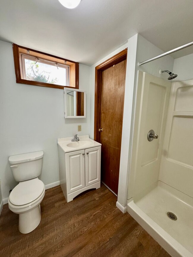 Building Photo - 813