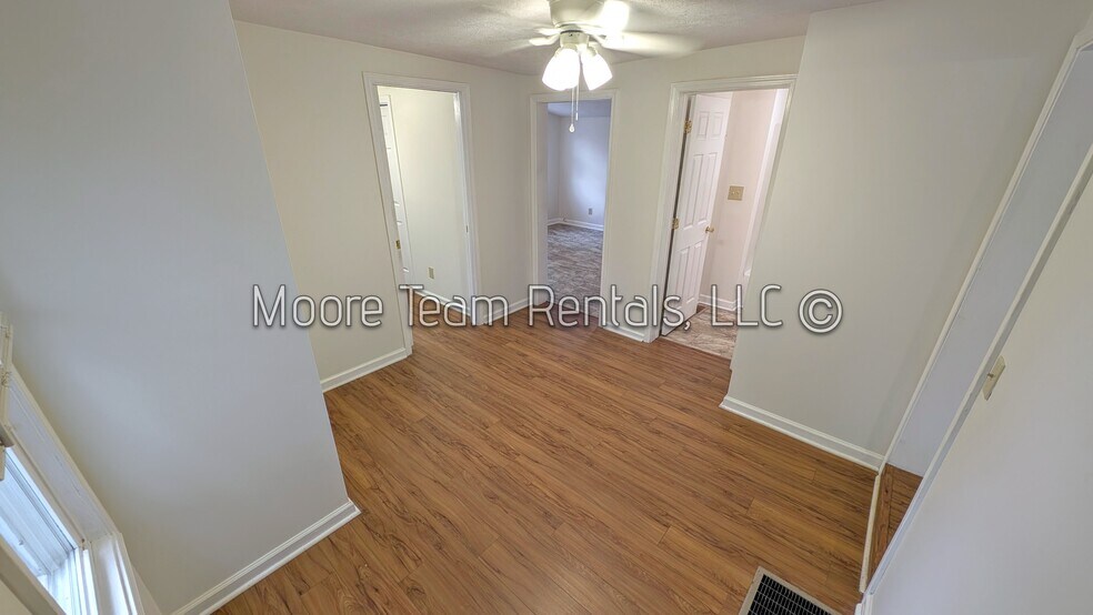 Building Photo - 818 3rd Ave W