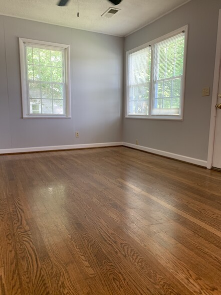 Dining area / Living room - 406 2nd Ave W