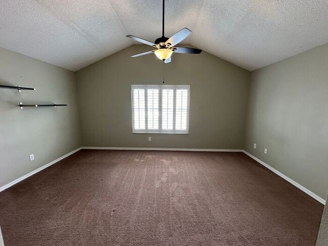 Building Photo - Cozy 3 bed 2.5 bath home in the heart of O...