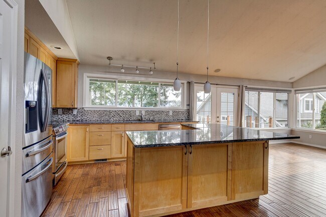 Building Photo - 3 Bed 2.5 Bath Home with a View!