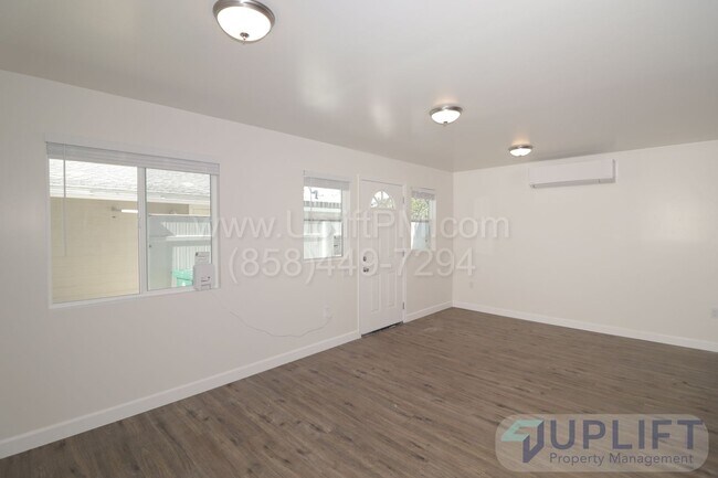 Building Photo - All new 2 bed 1 bath Duplex