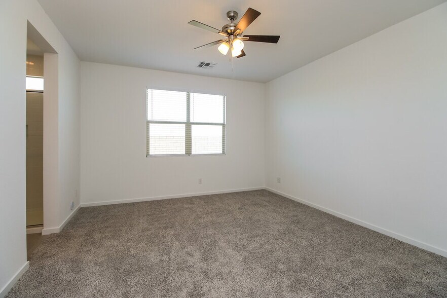 Building Photo - 11008 S 56th Ln