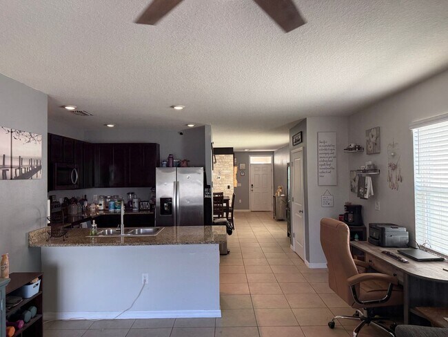 Building Photo - 3 Bedroom 2 Bath Single-Family Home (Garden Village)