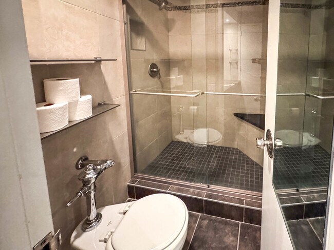 Building Photo - 300 N State St