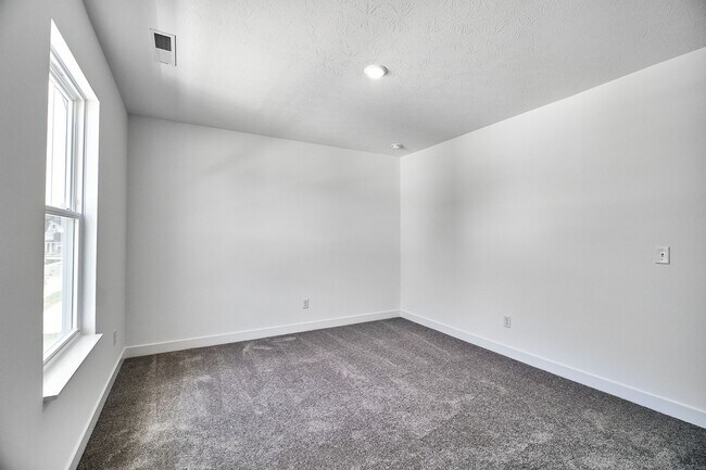 Building Photo - 408 Eisenhower St