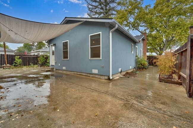 Building Photo - Charming Fully Remodeled 3-Bedroom Home wi...