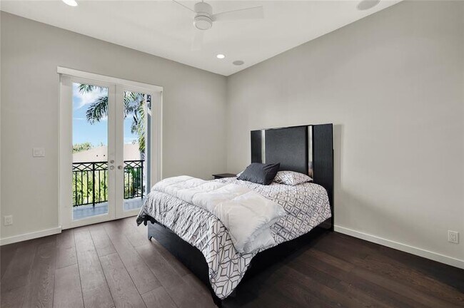 Building Photo - 425 N Ocean Blvd