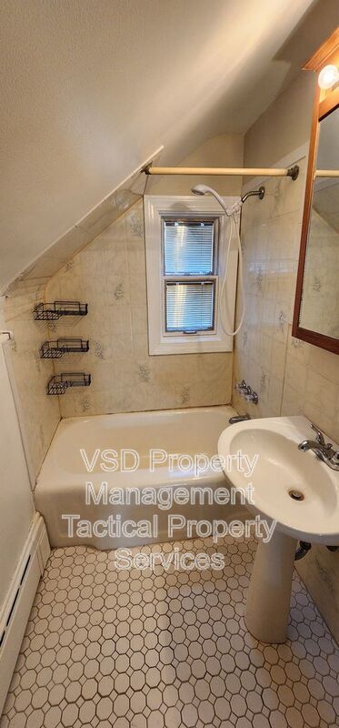 Building Photo - 21329 Lakeshore Blvd