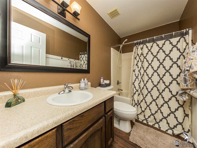 Building Photo - 8166 E Lorenzo Ln