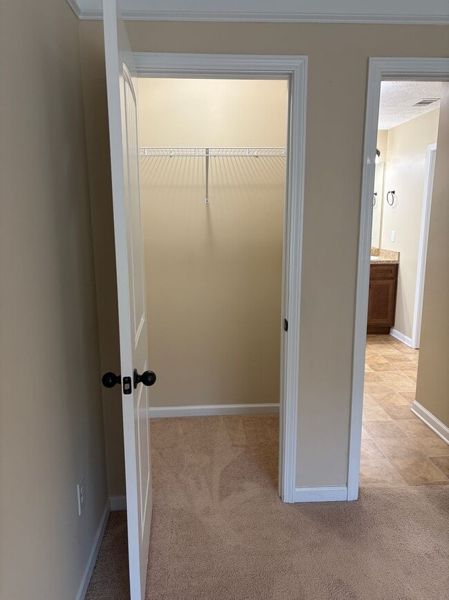 Building Photo - Beautiful Stepless Ranch