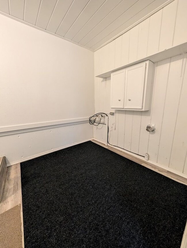 Building Photo - Dog-Friendly Orofino House