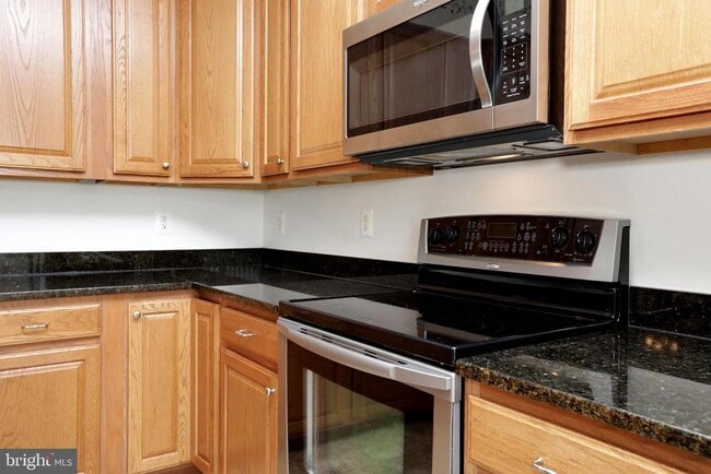 Building Photo - 1028 Llano Dr