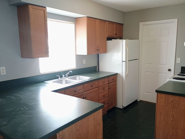 Building Photo - Charming two bedroom two bath one car garage