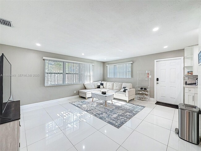 Building Photo - 921 NW 14th St