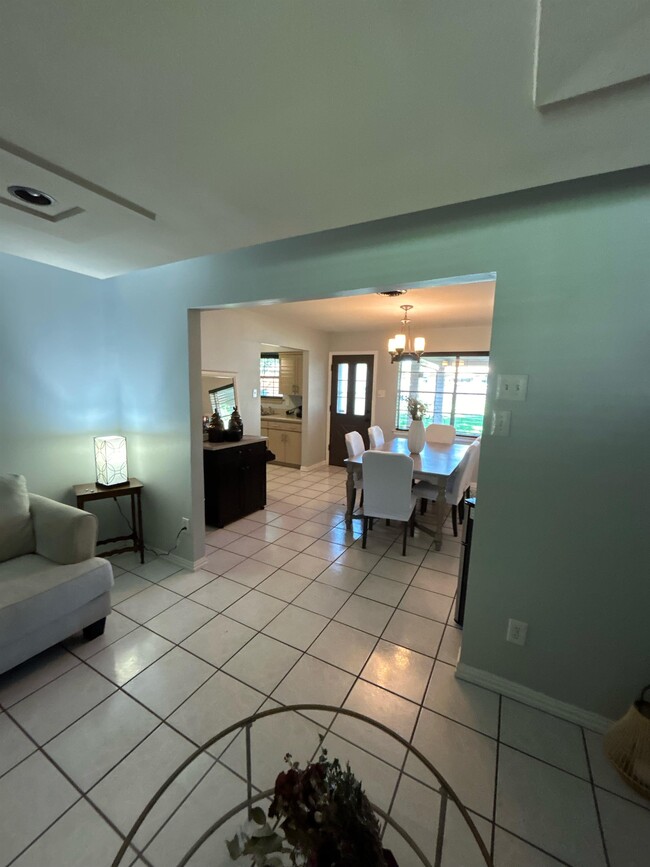 Building Photo - 11341 Dalron Dr