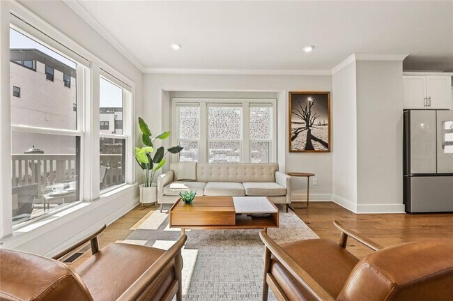 Building Photo - 2145 Burnside Dr NW
