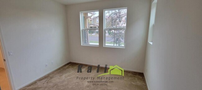 Building Photo - 1333 Pershing Rd