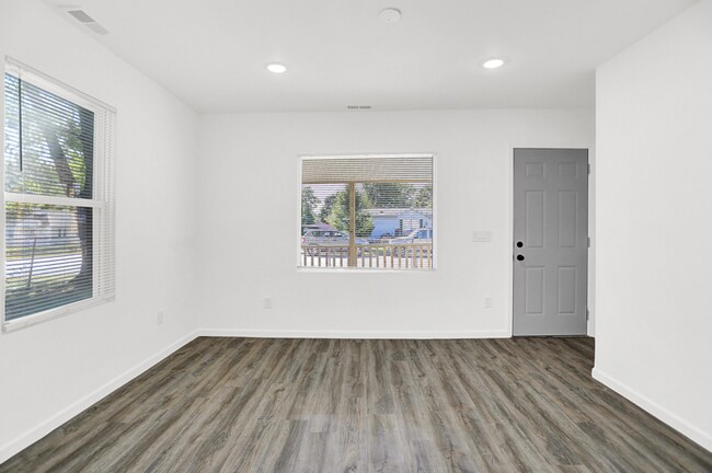 Building Photo - 2212 S Delawanda Ave