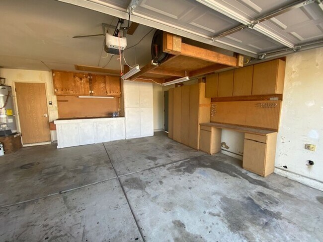 Building Photo - 561 Amanda Ct