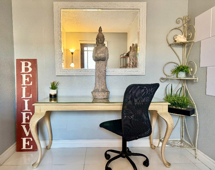 Building Photo - 5333 Longridge Ave