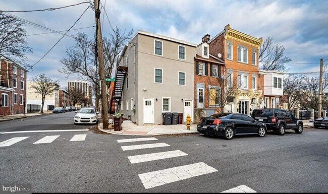 Building Photo - 221 W 6th St
