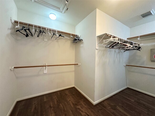 Building Photo - 19327 Gallatin Ln