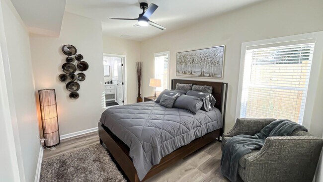 Building Photo - 2813 Mead Rd