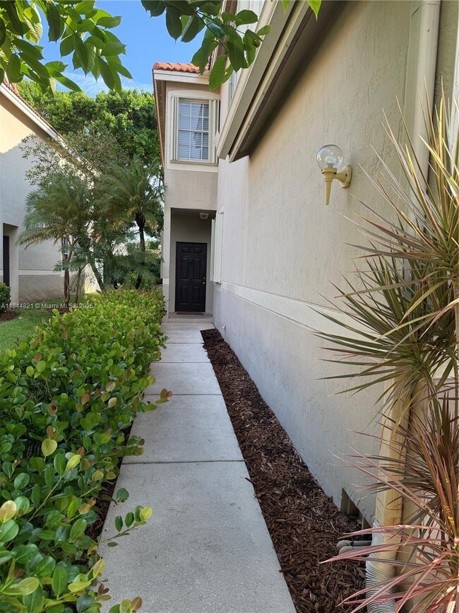 Building Photo - 1601 Sorrento Dr