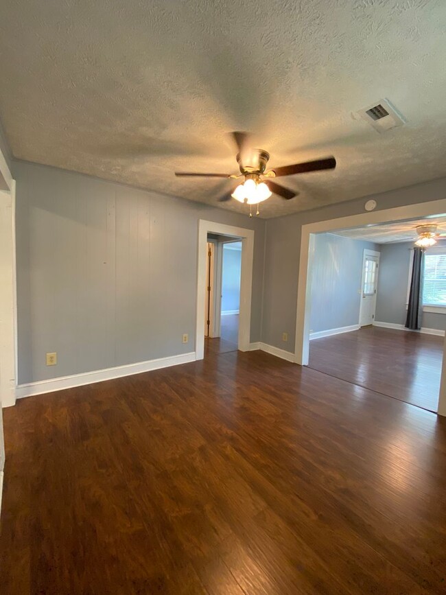 Building Photo - 415 Elm Ave NW