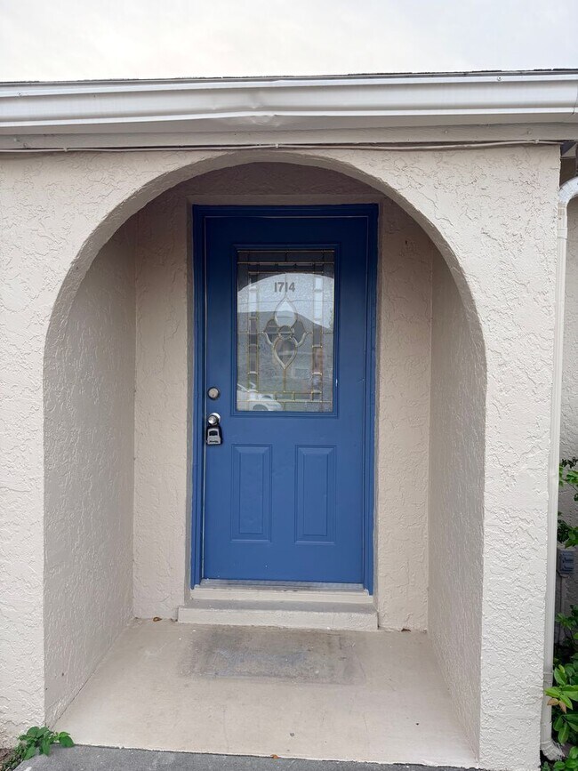 Building Photo - 2 Bed/1 bath Centrally Located~