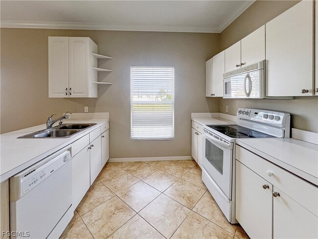 Building Photo - 906 Alfreda Ave