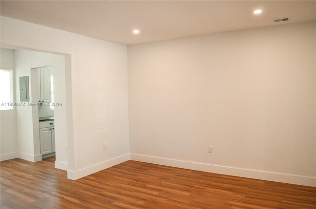 Building Photo - 707 N J St