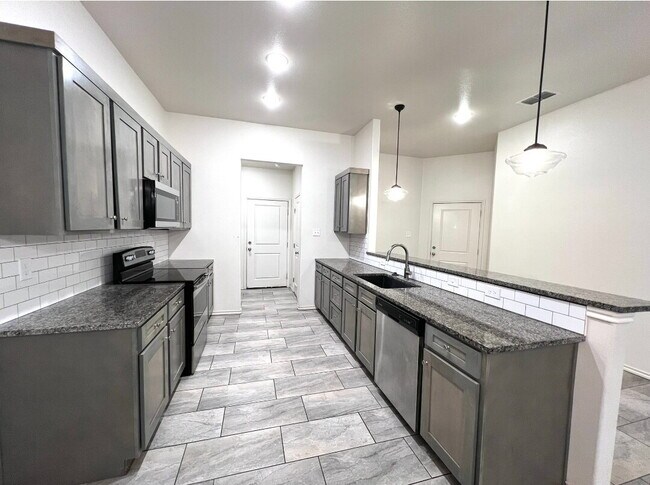 Building Photo - "Charming 3-Bed, 2-Bath Home in Lubbock – ...
