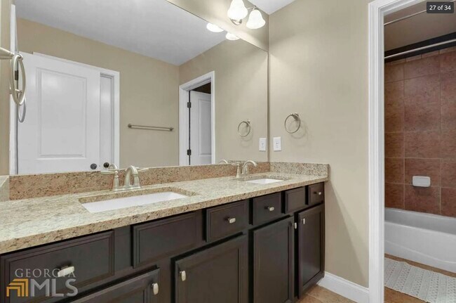 Building Photo - 1094 Mendell Cir NE