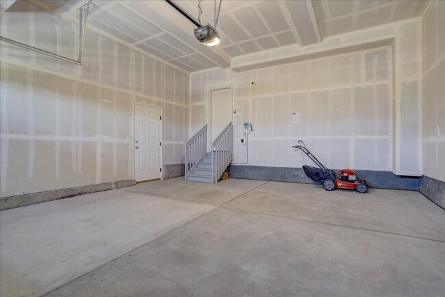 Building Photo - 5-Bed/4-Bath built in 2022!