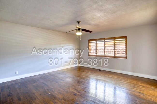 Building Photo - 745 E 3 Fountains Cir