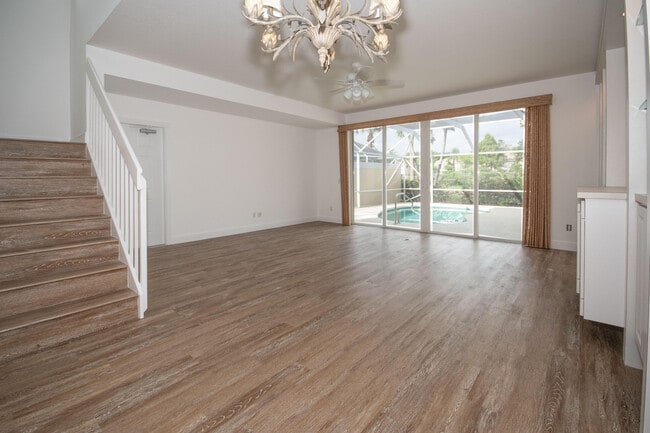 Building Photo - 327 Salinas Dr
