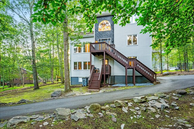 Building Photo - 1825 Jennifer Dr