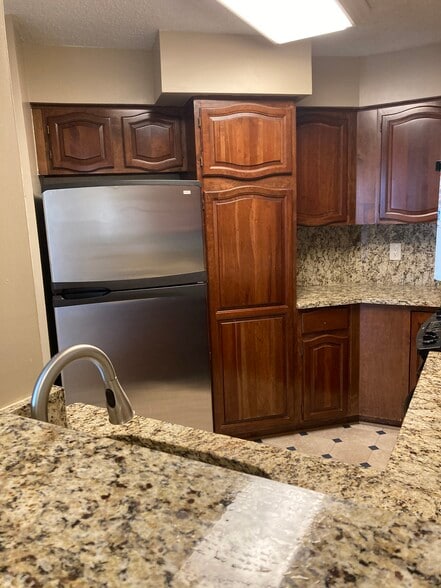 Kitchen - 1077 30th St NW