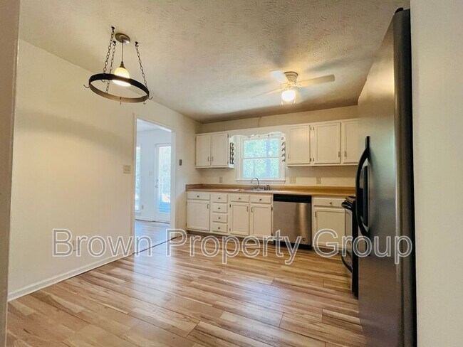 Building Photo - 6901 Woodmark Dr