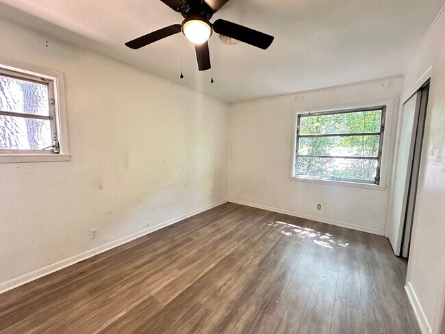 Building Photo - CHARMING REMODELED HOME IN SOUTHERN HILLS