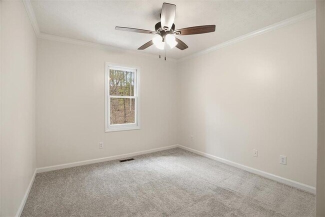 Building Photo - 2600 Holcomb Springs Dr