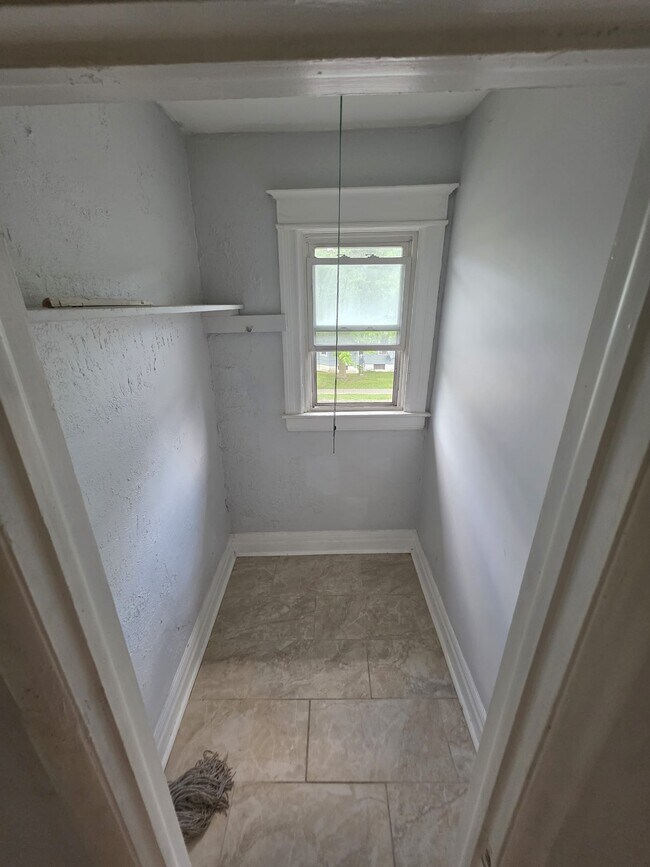 Building Photo - 364 Glenwood Ave